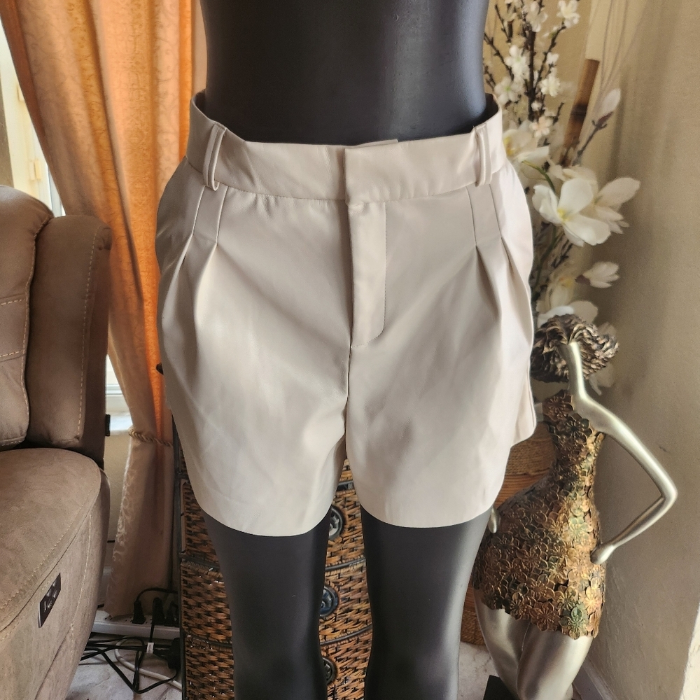 Oscar the colection Joe pearl faux leather shorts size 38